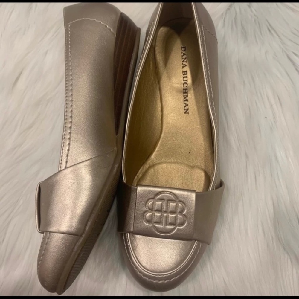 gold flats - Picture 4 of 4